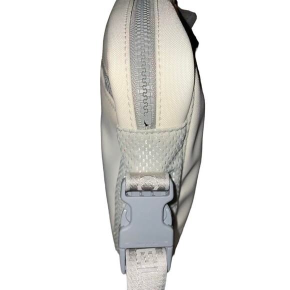 Authentic CHANEL CC Sports Line Crossbody Camellia Shoulder Bag Pochette White - Picture 6 of 7